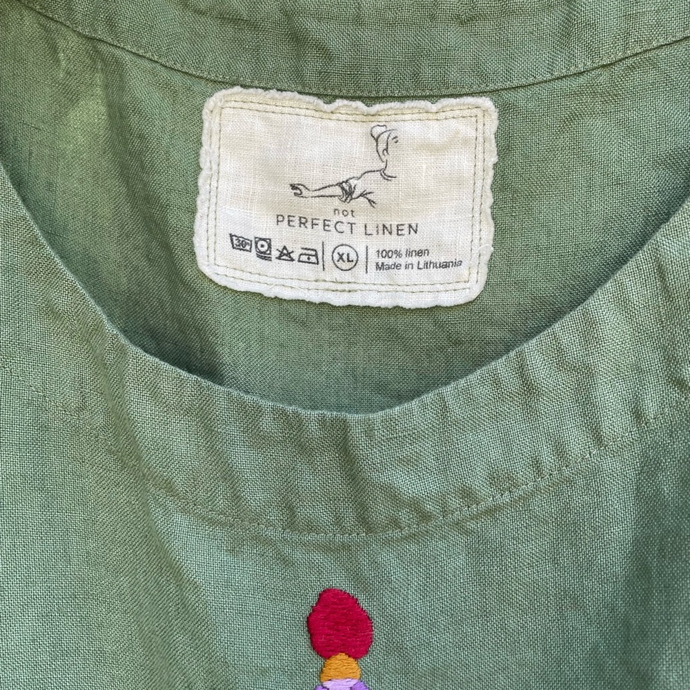 notPERFECTLINEN Green January Top with Embroidered Design - Picture 5 of 7